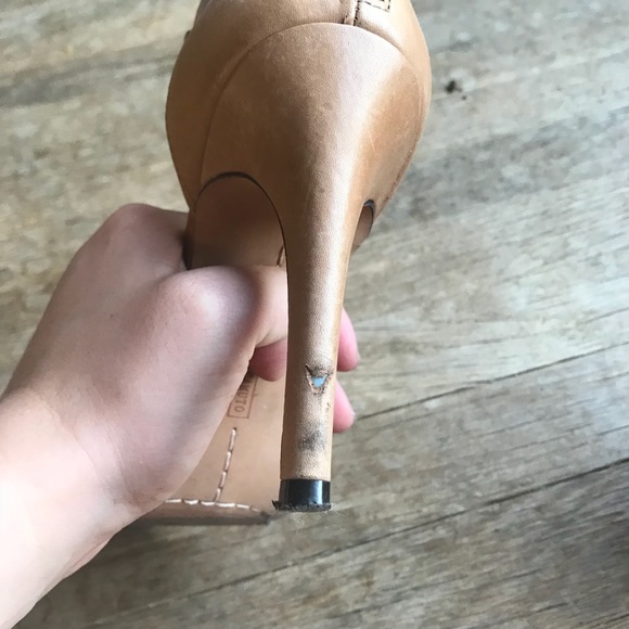 Vince Camuto open toe brown/gold Melba heels 8.5 - Picture 6 of 7